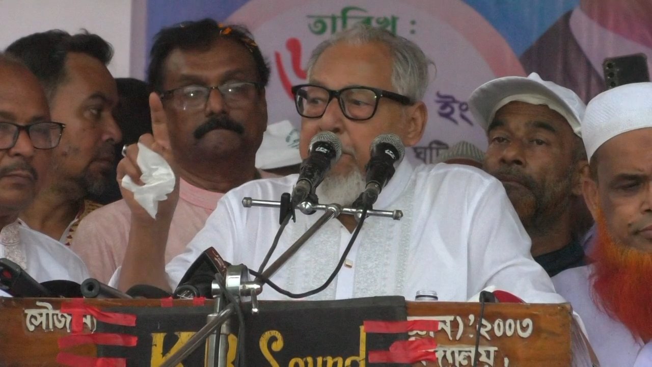 কিছু মানুষ টাকার লোভে আওয়ামী লীগকে দেশে ফিরিয়ে আনতে চাইছে, এরা রক্তের সাথে বেইমানি করতে চায়