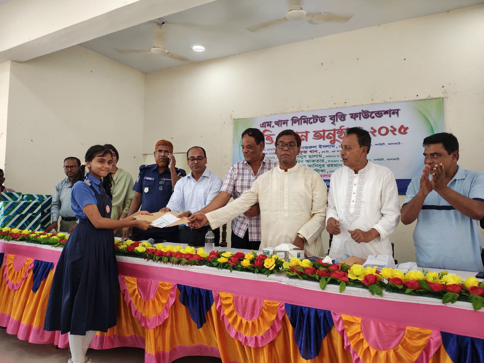 এম. খান লিমিটেডের শিক্ষা বৃত্তি পেল ৯৪ শিক্ষার্থী