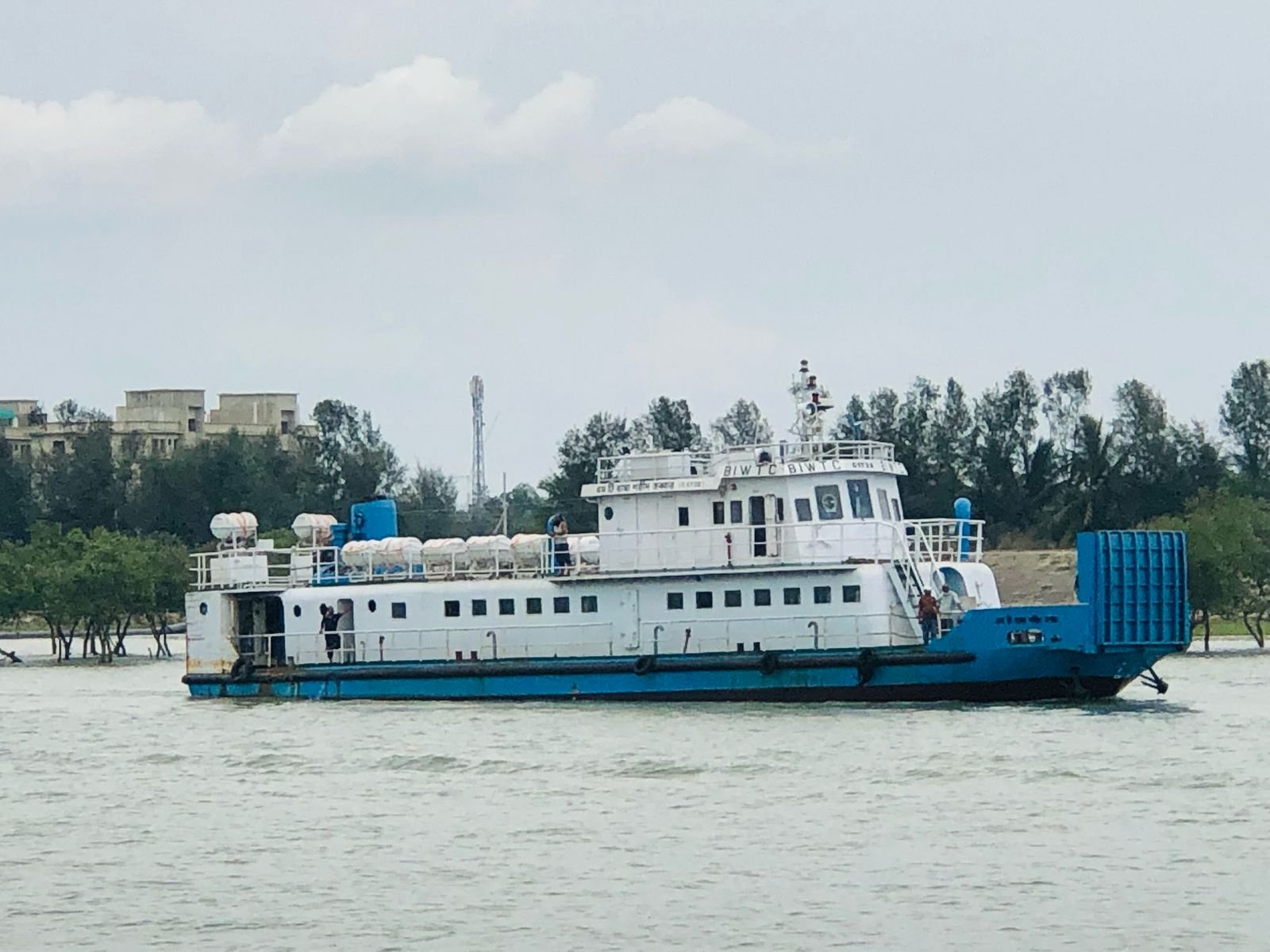 কক্সবাজার-মহেশখালী নৌ রুটে পরীক্ষামুলক সী ট্রাক চলাচল শুরু