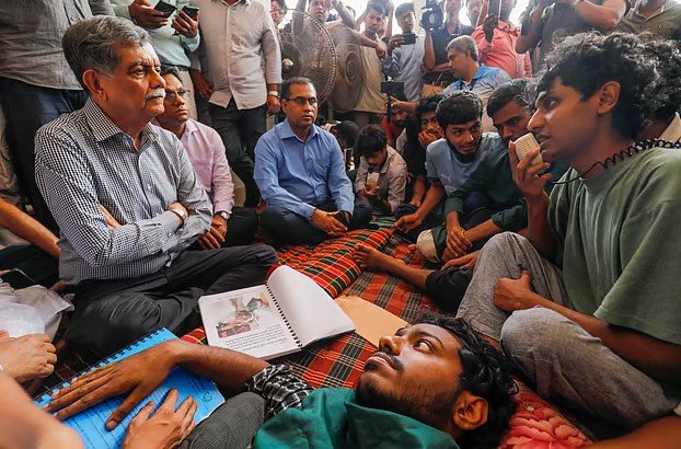 কুয়েটে শিক্ষা উপদেষ্টার অনুরোধে সাড়া দেননি শিক্ষার্থীরা, অনশন অব্যাহত, ক্যাম্পাসে আবার বিক্ষোভ