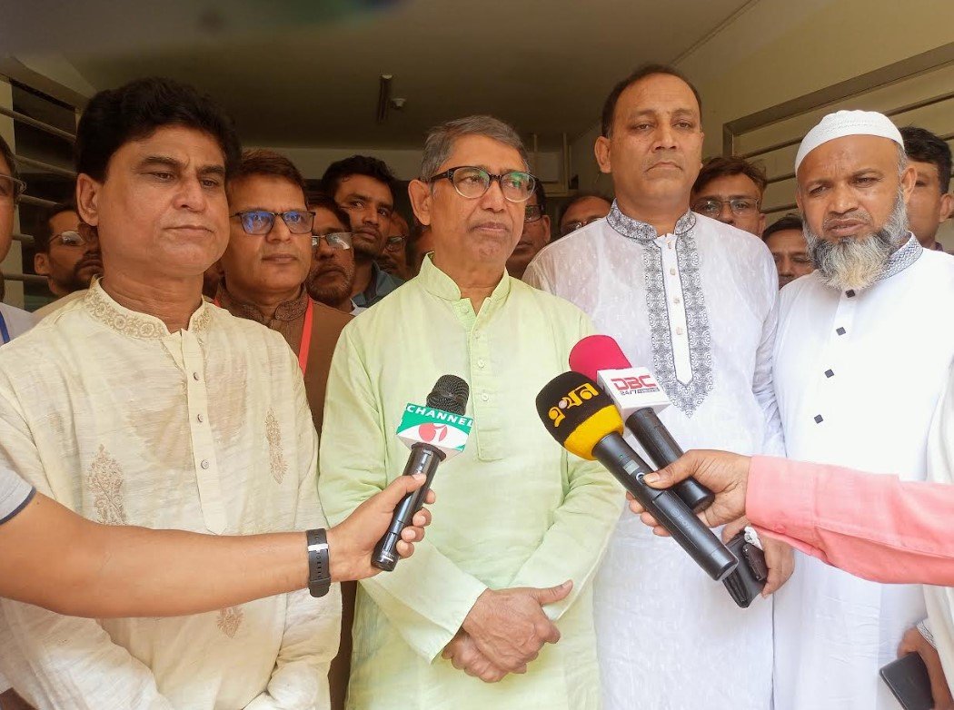 যারা জাতীয় নির্বাচনকে প্রলম্বিত করতে চায় তারা ৫ আগস্টের গণ অভ্যত্থানের সাথে বেঈমানী করার চেষ্টা করছে : আহমেদ আযম খান