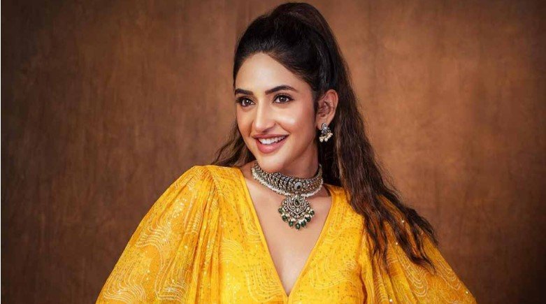 বিয়ে ছাড়াই তিন সন্তানের মা, অবিবাহিত শ্রীলীলা! চমকে উঠেছে ভক্তরা