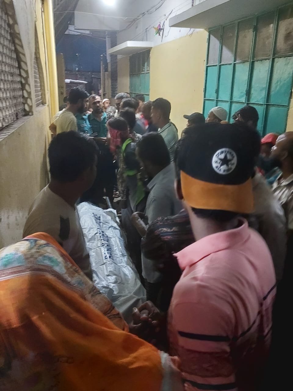 পুলিশ সদস্য হত্যার ঘটনায় স্ত্রীসহ গ্রেফতার-২