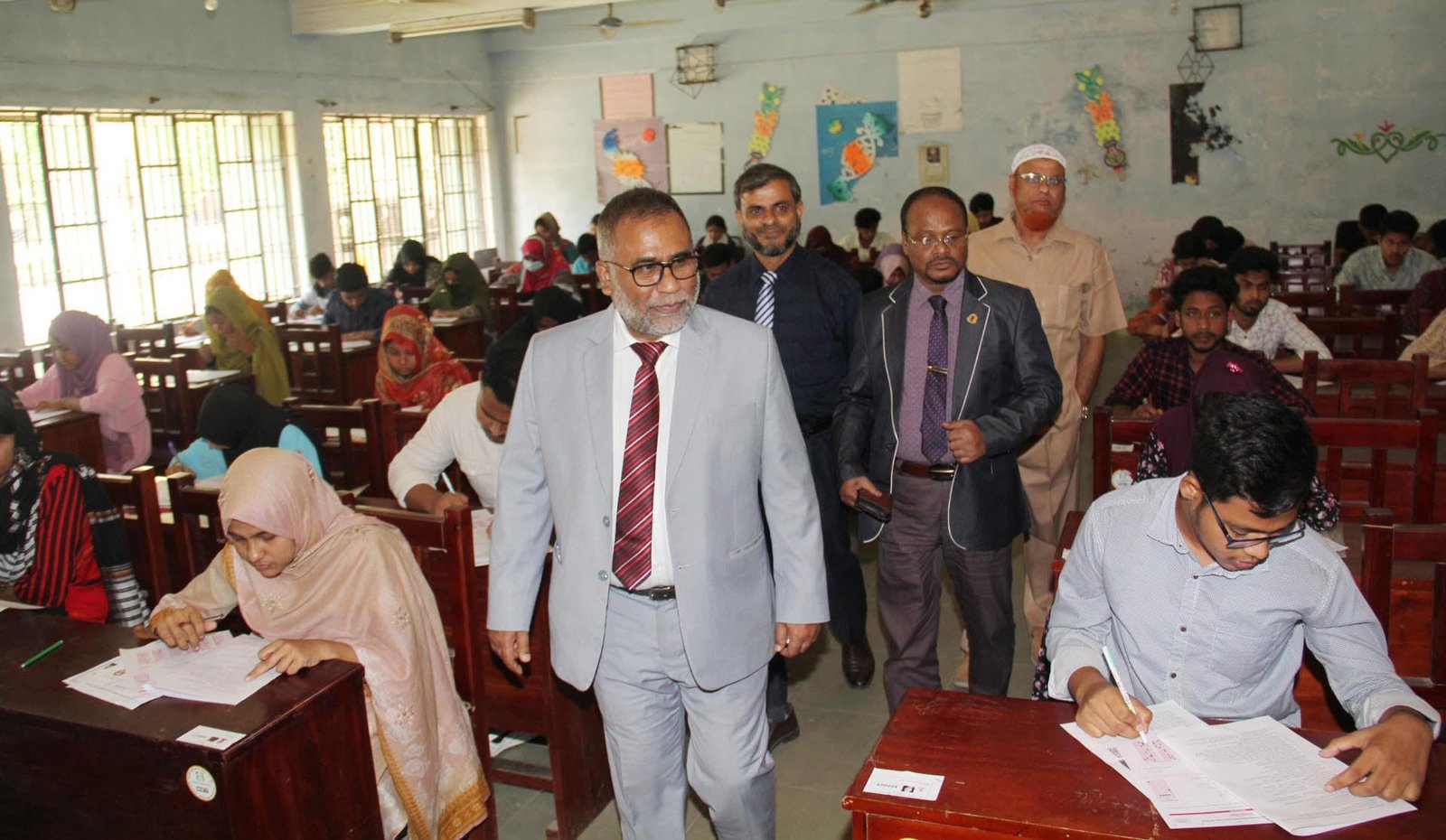ইবিতে গুচ্ছ ‘বি ইউনিট’ পরীক্ষায় ৯৬ শতাংশ উপস্থিতি এবং প্রশংসনীয় ব্যবস্থাপনা