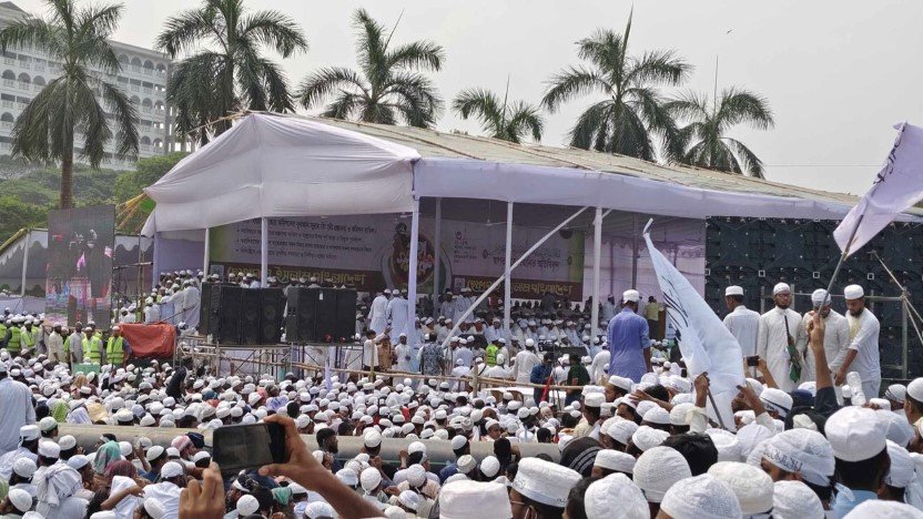 সোহরাওয়ার্দী উদ্যানে হেফাজতের মহাসমাবেশে নেতাকর্মীদের ঢল