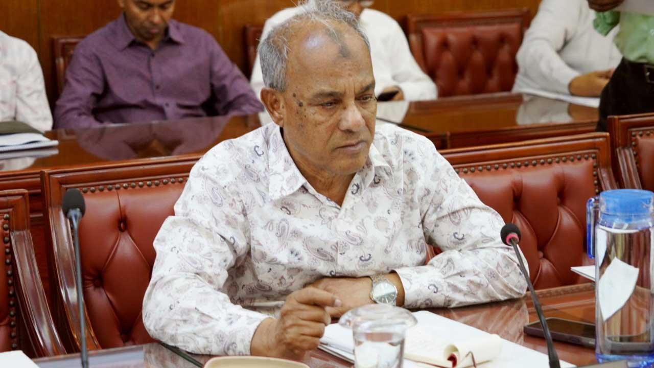 পুলিশের হাতে মারণাস্ত্র থাকবে না : স্বরাষ্ট্র উপদেষ্টা