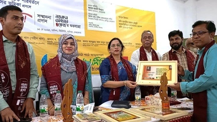 দুর্গাপুরে সাহিত্যিকদের মিলনমেলা,জলসিঁড়ি সম্মাননা পেলেন তিন গুণীজন