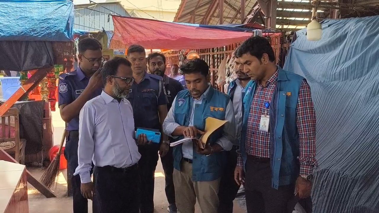 যাত্রী সেজে জামালপুর রেলস্টেশনে দুদকের অভিযান