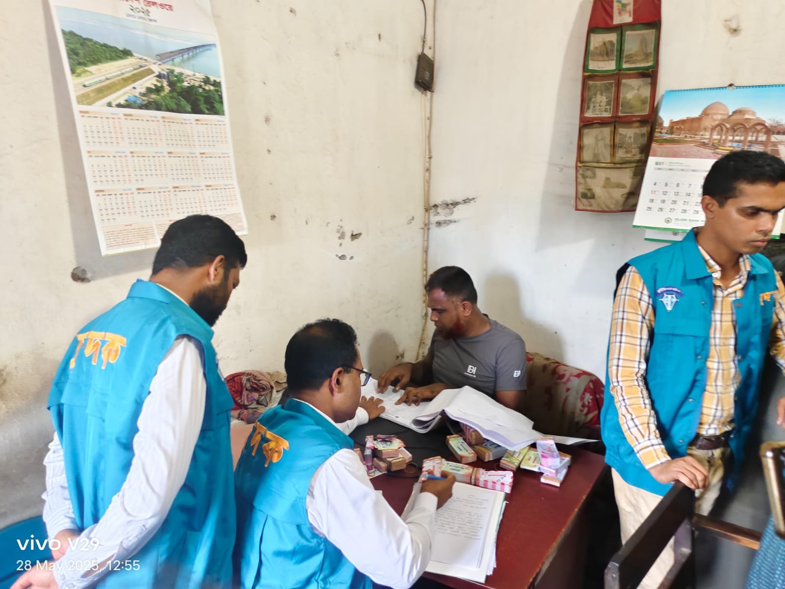 ময়মনসিংহে দুদকের অভিযান, ভোগান্তি কমল যাত্রীদের