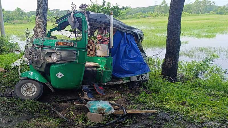 আনোয়ারায় মাইক্রবাস-সিএনজির সংঘর্ষে সড়কে ঝরলো ২ প্রাণ