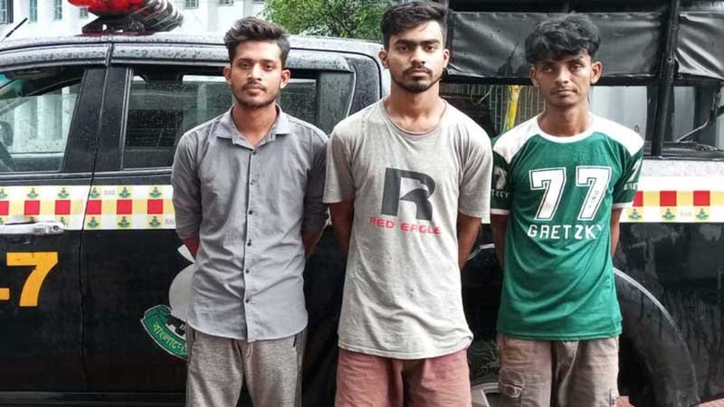 চট্টগ্রামে তিন পলাতক আসামি গ্রেপ্তার