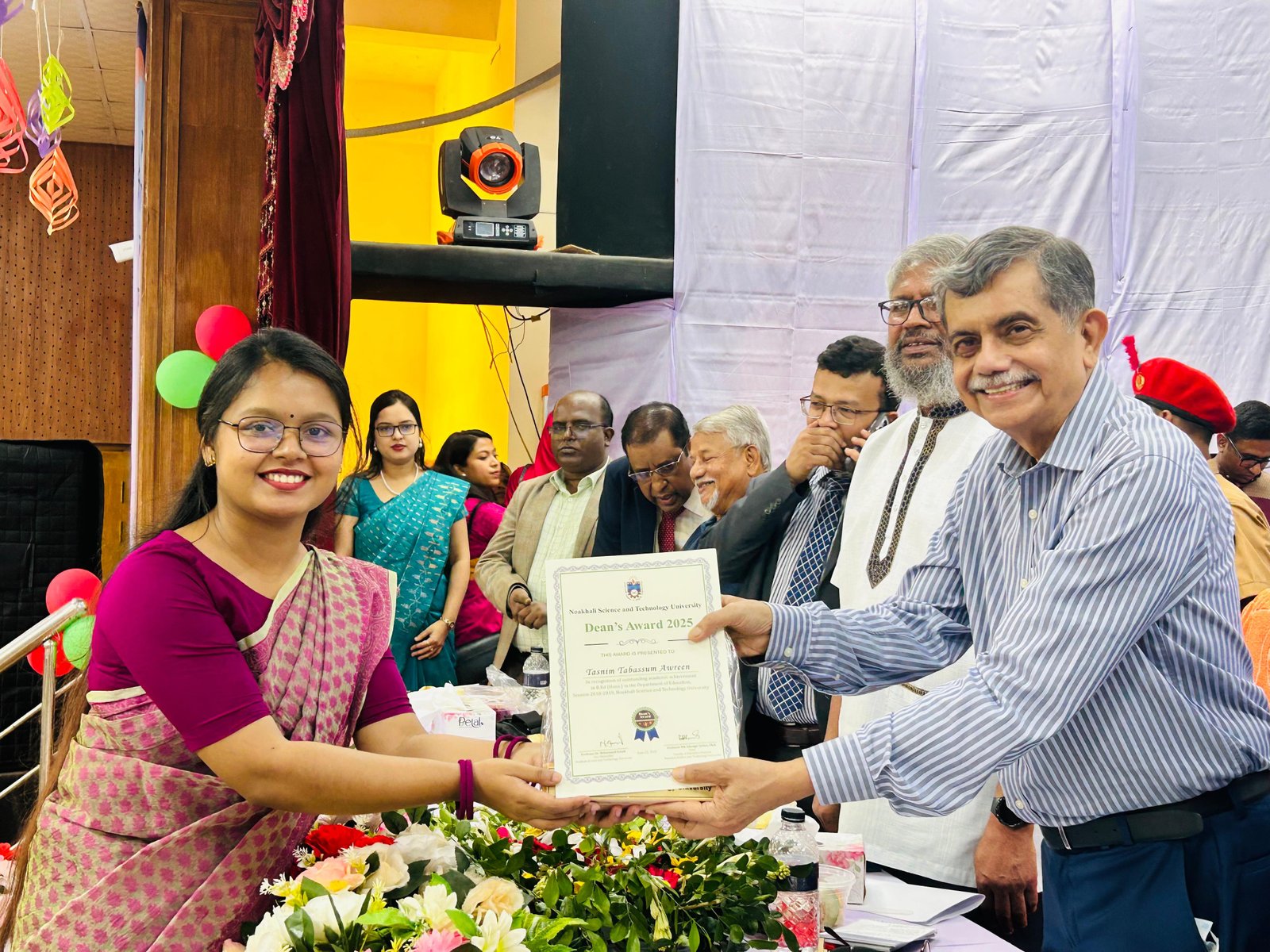 নোবিপ্রবিতে প্রথমবারের মতো গবেষণা মেলা, অ্যাওয়ার্ড পেলেন ১০১ শিক্ষক-শিক্ষার্থী