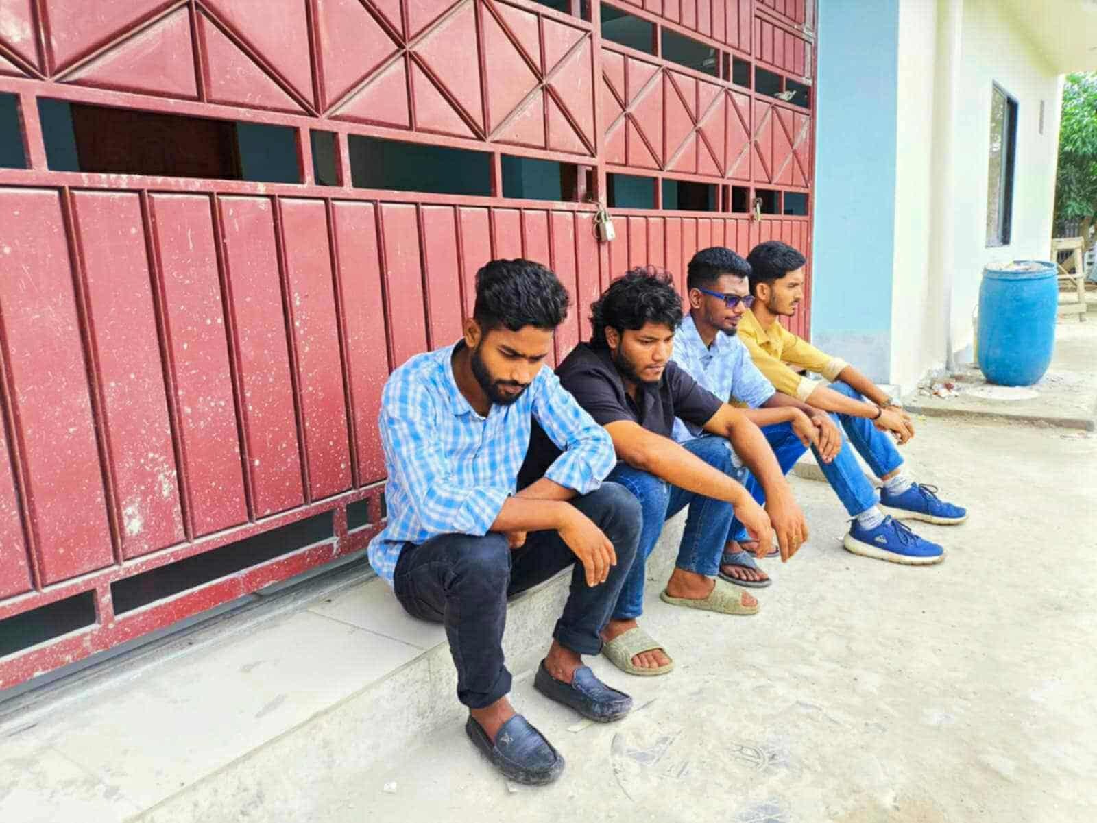 প্রবেশপত্র না পেয়ে পরীক্ষা থেকে বঞ্চিত ১৭ শিক্ষার্থী