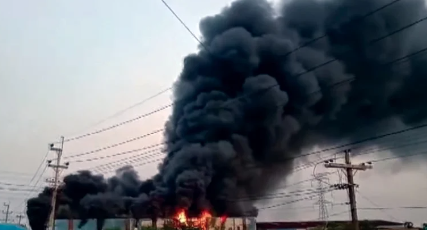কেরানীগঞ্জে প্রিন্টিং কারখানায় অগ্নিকাণ্ড, নিয়ন্ত্রণে ফায়ার সার্ভিসের ৩ ইউনিট