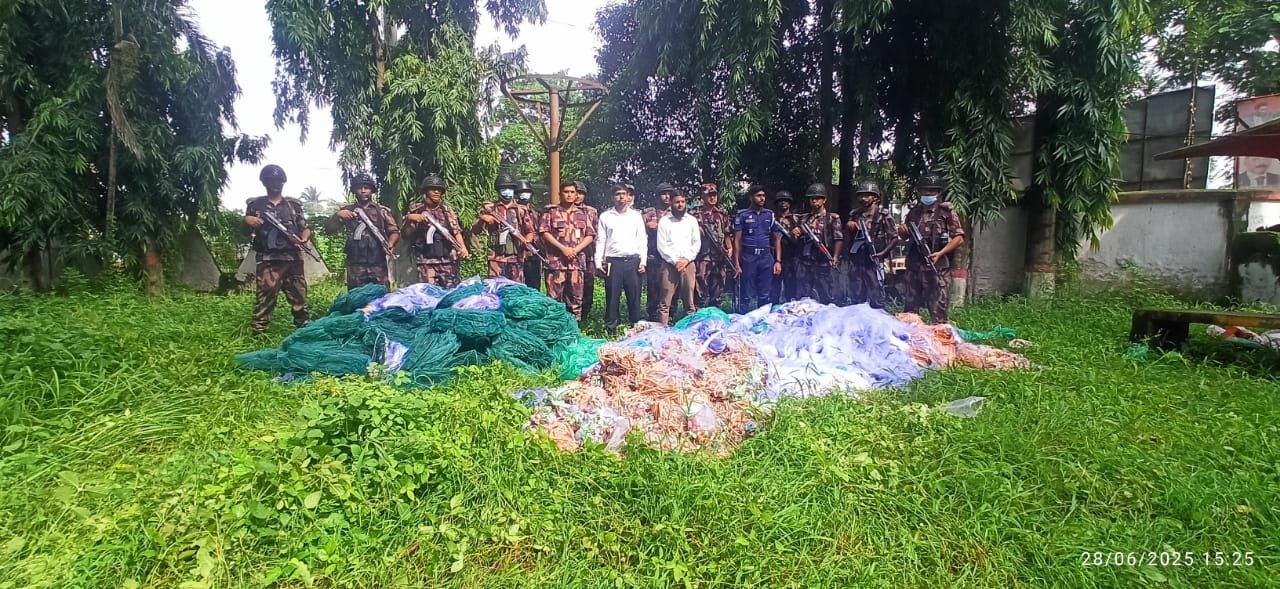 ঝিনাইদহে বিপুল পরিমান অবৈধ কারেন্ট জাল উদ্ধার ৬৫ লাখ টাকা জরিমানা