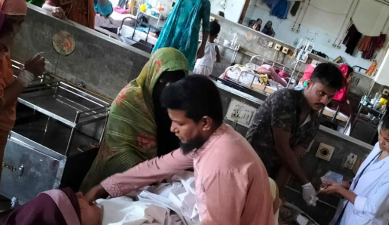 বরিশালে হাত-পা বাঁধা অবস্থায় এসিডদগ্ধ নারী উদ্ধার
