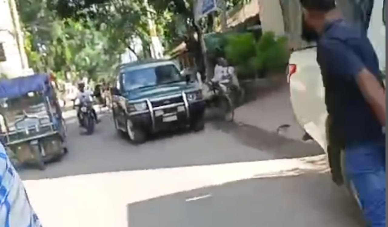 সাদুল্লাপুরের ইউএনও'র বিরুদ্ধে ব্যক্তিগত কাজে সরকারি গাড়ি ব্যবহারের অভিযোগ
