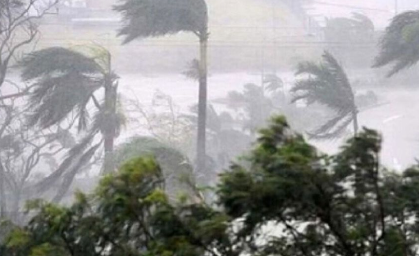 দেশের ৮ জেলায় ঘণ্টায় ৬০ কিমি বেগে ঝড়-বজ্রসহ বৃষ্টি, নদীবন্দরে ১ নম্বর সতর্ক সংকেত