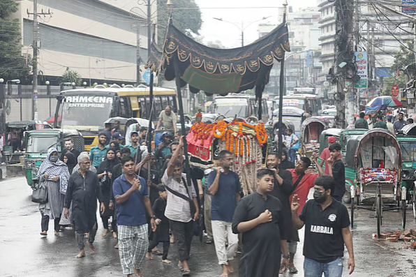 চট্টগ্রামে আশুরা উপলক্ষে তাজিয়া মিছিল, মাতমে মুখর শিয়া মুসল্লিরা