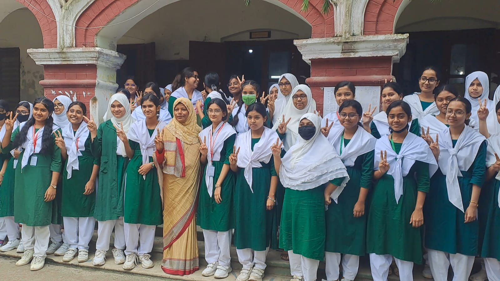 ময়মনসিংহ শিক্ষা বোর্ডে কমেছে পাসে হার, জিপিএ-৫ এ এগিয়ে মেয়েরা