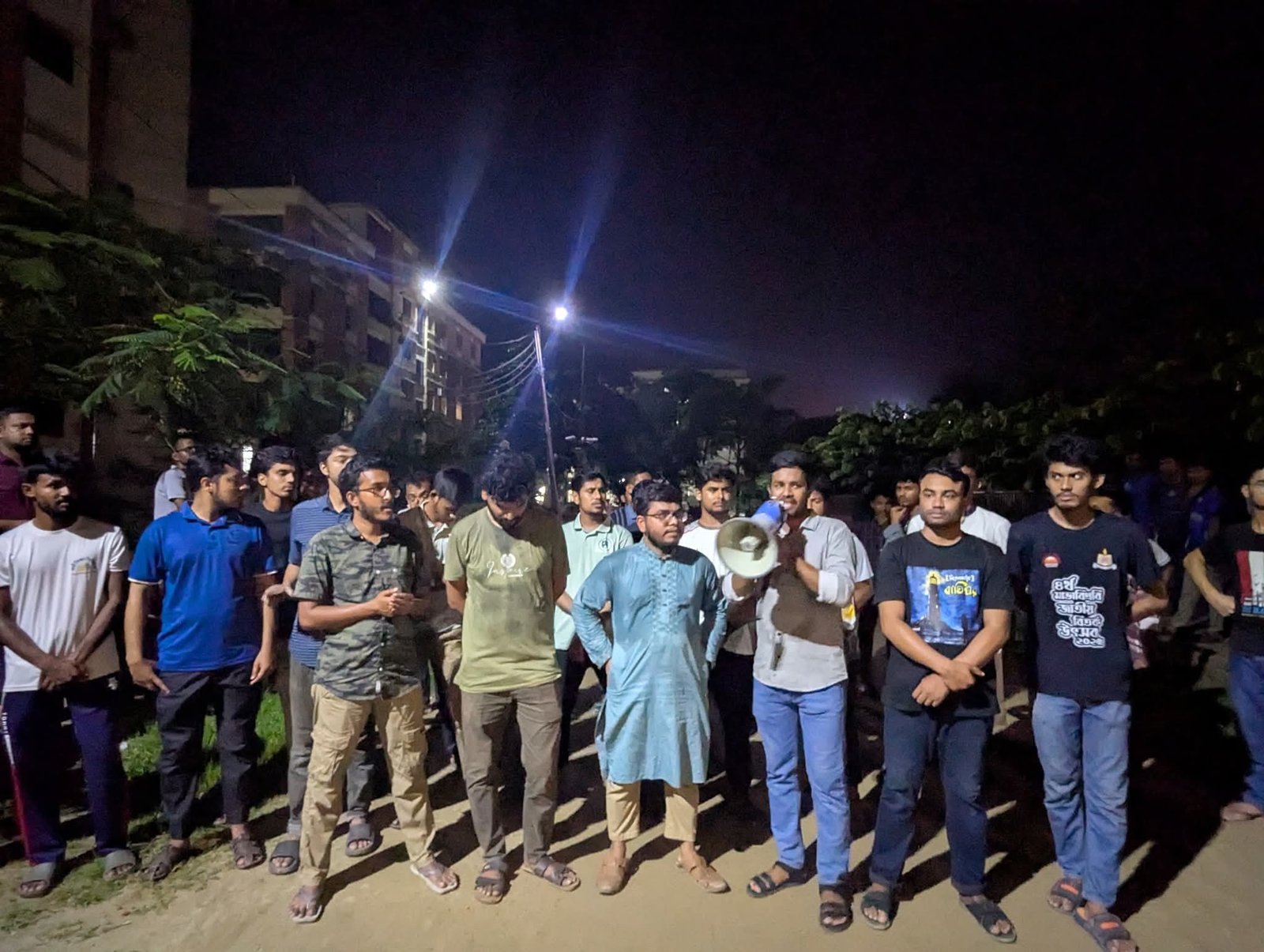 মিটফোর্ডে হত্যাকাণ্ডের ঘটনায় শিক্ষার্থীদের  ক্ষোভ: নজরুল বিশ্ববিদ্যালয়ে বিক্ষোভ মিছিল