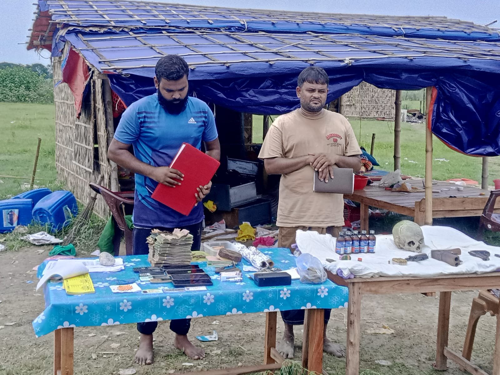 পদ্মার সেই কাকন বাহিনীর আস্তানায় সেনাবাহিনীর অভিযানে অস্ত্রসহ আটক ৩