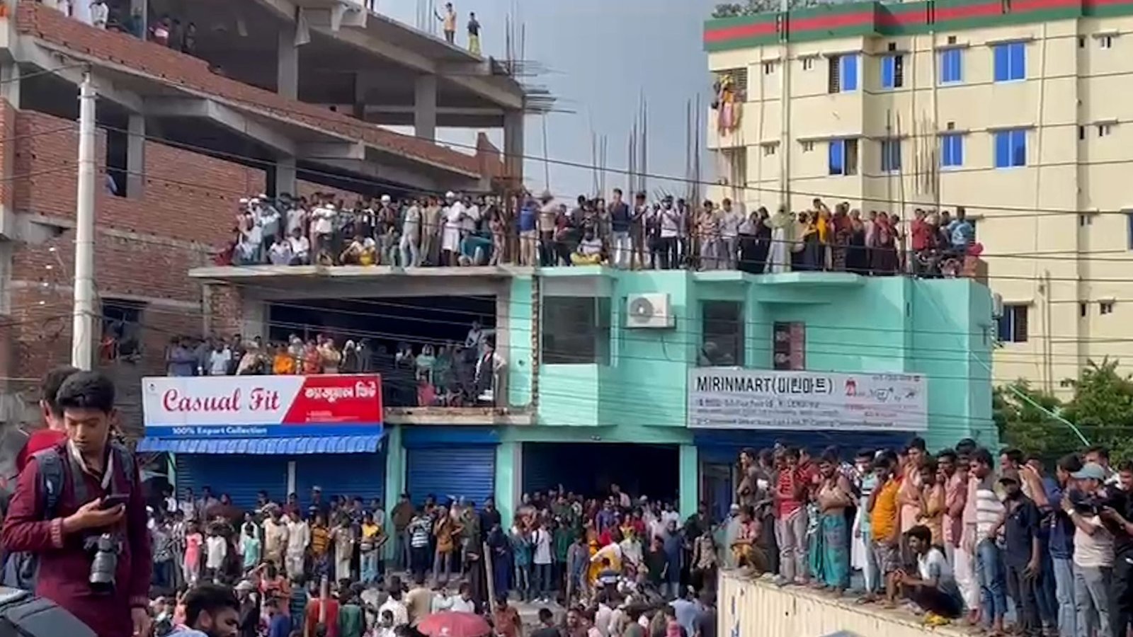 উত্তরায় বিমানবাহিনীর প্রশিক্ষণ বিমান বিধ্বস্ত: নিহত ১৯, আহত ১৬৪