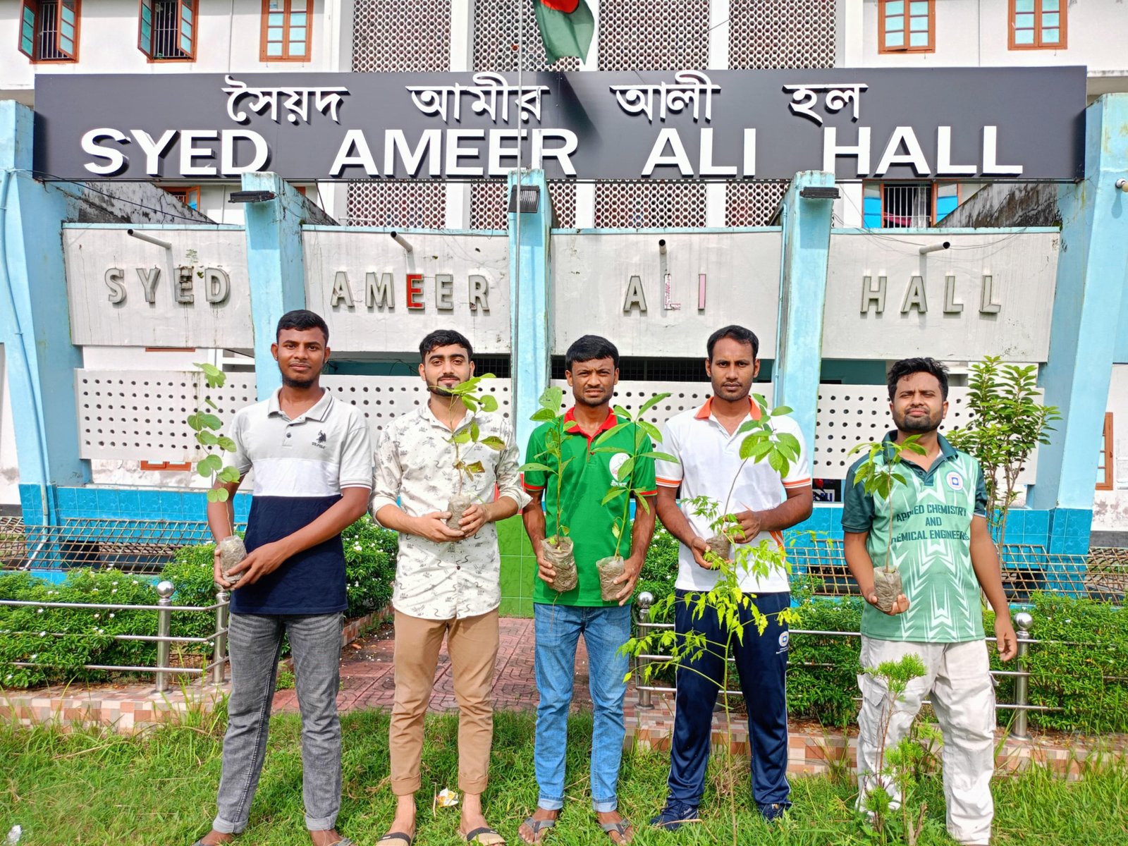 রাবিতে ‘গ্রীন ভয়েস’-এর উদ্যোগে ৩০০ বৃক্ষ রোপণ