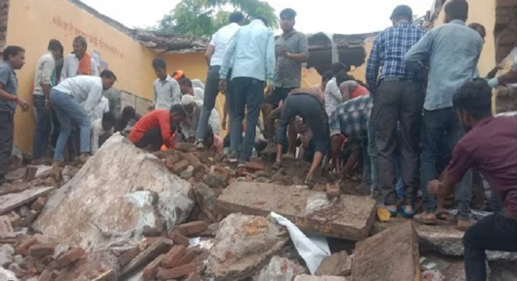 ভারতের রাজস্থানে স্কুলের ছাদ ধসে ৪ শিশুর মৃত্যু, ধ্বংসস্তূপে আটকা আরও অনেকে