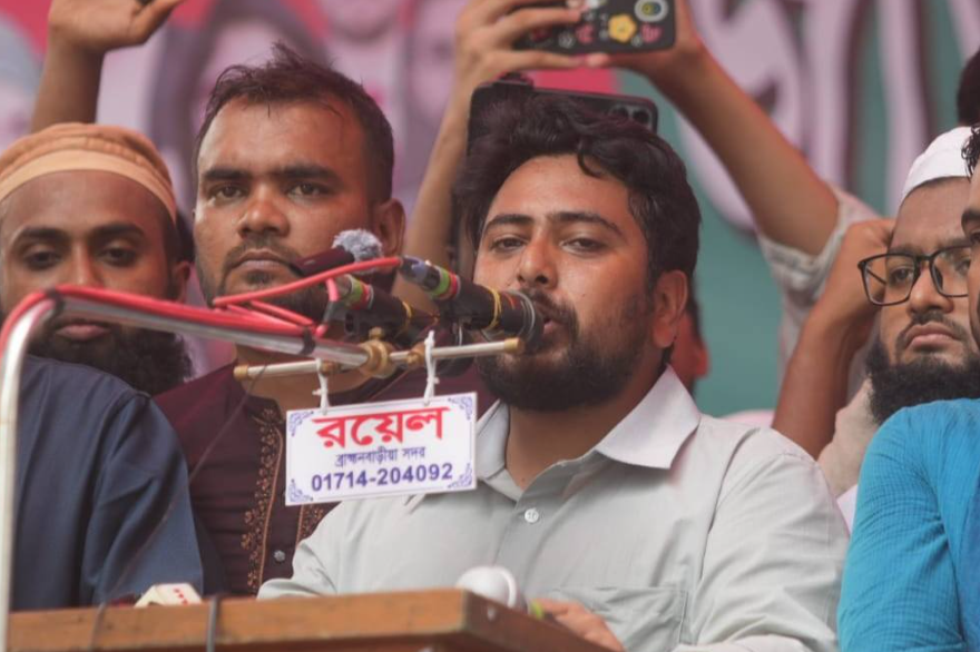 “সংবিধান ও সরকার ব্যবস্থা বদলাতে হবে, এক বছরেও জনগণ অধিকার ফিরে পায়নি” — নাহিদ ইসলাম