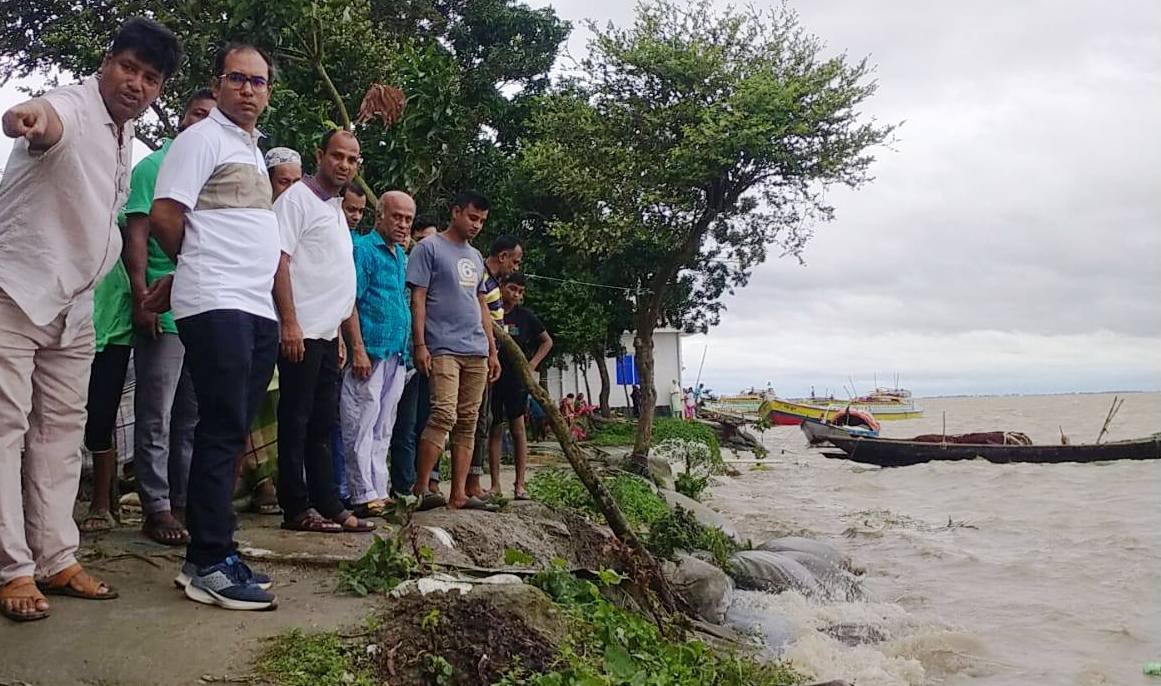 ফের পদ্মার ভাঙনে  বিপর্যস্ত লৌহজং” অর্ধশতাধিক ঘরবাড়ি ঝুঁকিতে