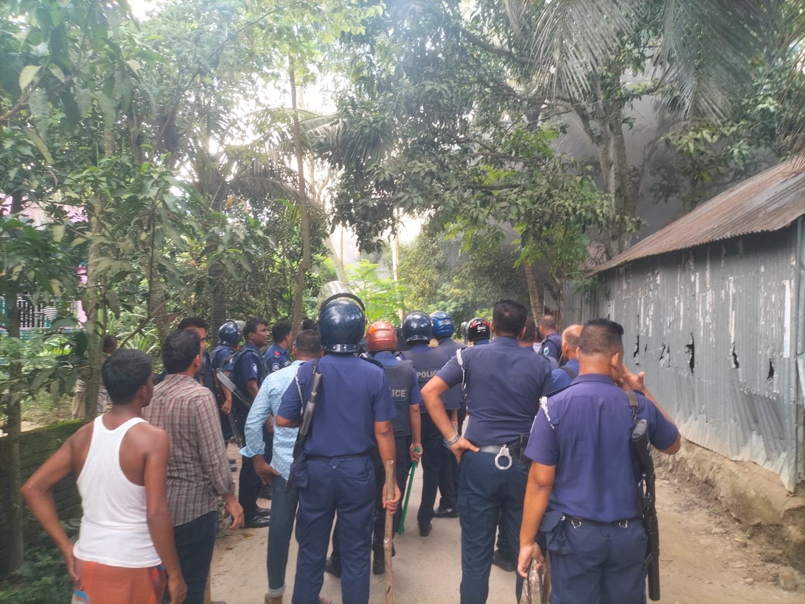 পাবনায় মসজিদ নিয়ে সংঘর্ষ-অগ্নিসংযোগ: ১৪৪ ধারা জারি; পৃথক দু’টি মামলা দায়ের
