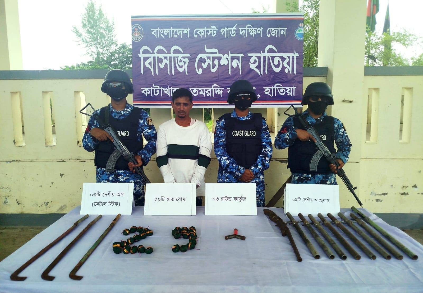 নোয়াখালীতে বিএনপি নেতা আগ্নেয়াস্ত্রসহ গ্রেপ্তার, পরিবারের দাবি ফাঁসানোর অভিযোগ!