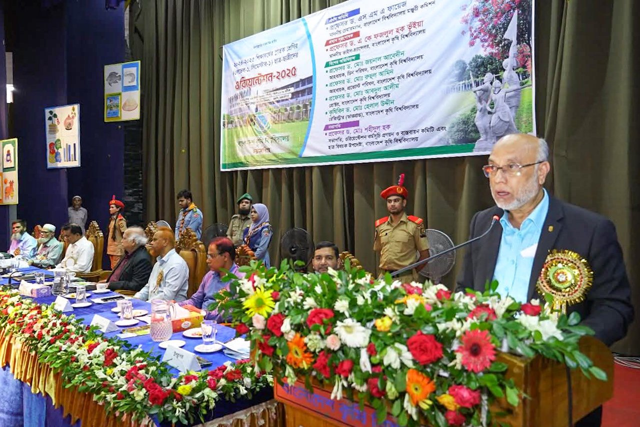 বাকৃবিতে স্নাতক প্রথম বর্ষের শিক্ষার্থীদের নবীনবরণ অনুষ্ঠিত