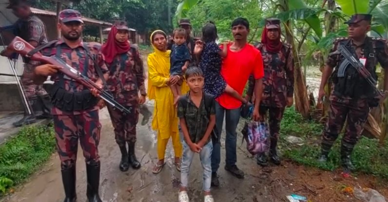 জয়পুরহাটের আটক ৫ বাংলাদেশিকে ফেরত দিল বিএসএফ