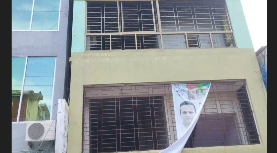 ঝালকাঠিতে হেলে পড়েছে পাঁচতলা ভবন, আতঙ্কে এলাকাবাসী