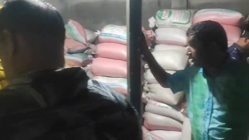 ময়মনসিংহের তারাকান্দায় রাতভর অভিযানে সরকারি ৭৮০ বস্তা চাল জব্দ, একজন আটক
