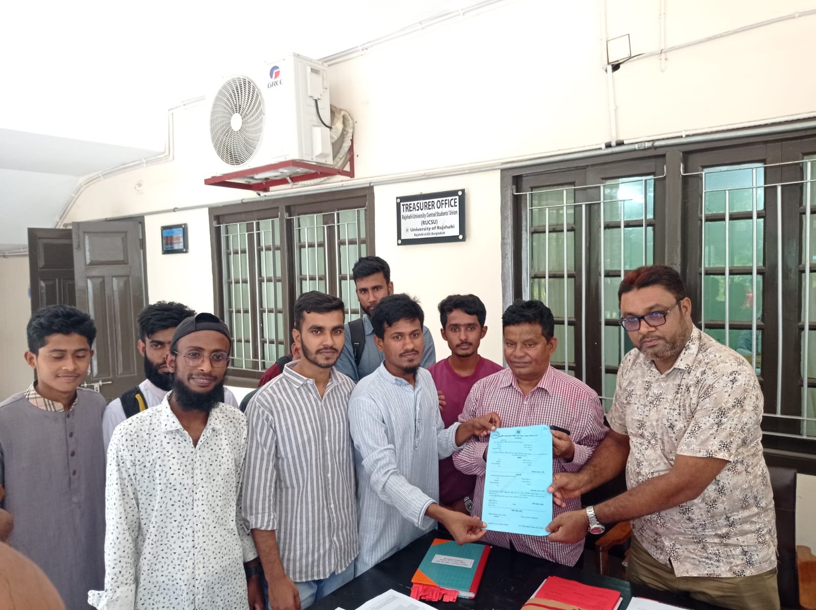 রাকসুর প্রথম প্রার্থী হিসেবে মনোনয়নপত্র নেন সজিবুর রহমান