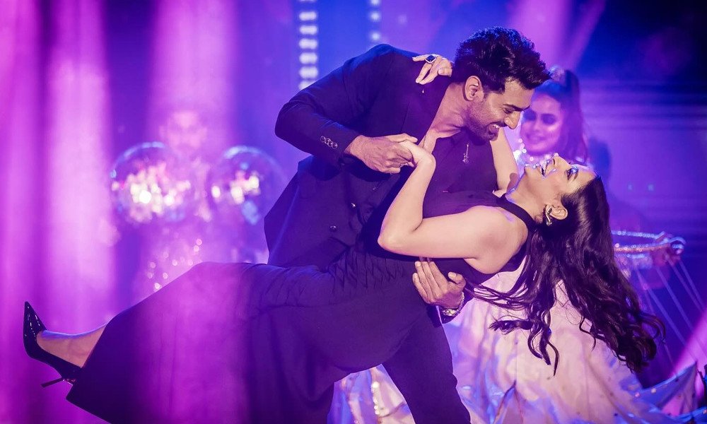 দেব-শুভশ্রীর ‘ধূমকেতু’: বিশেষ প্রদর্শনীতে চোখ ভিজল দেবের!