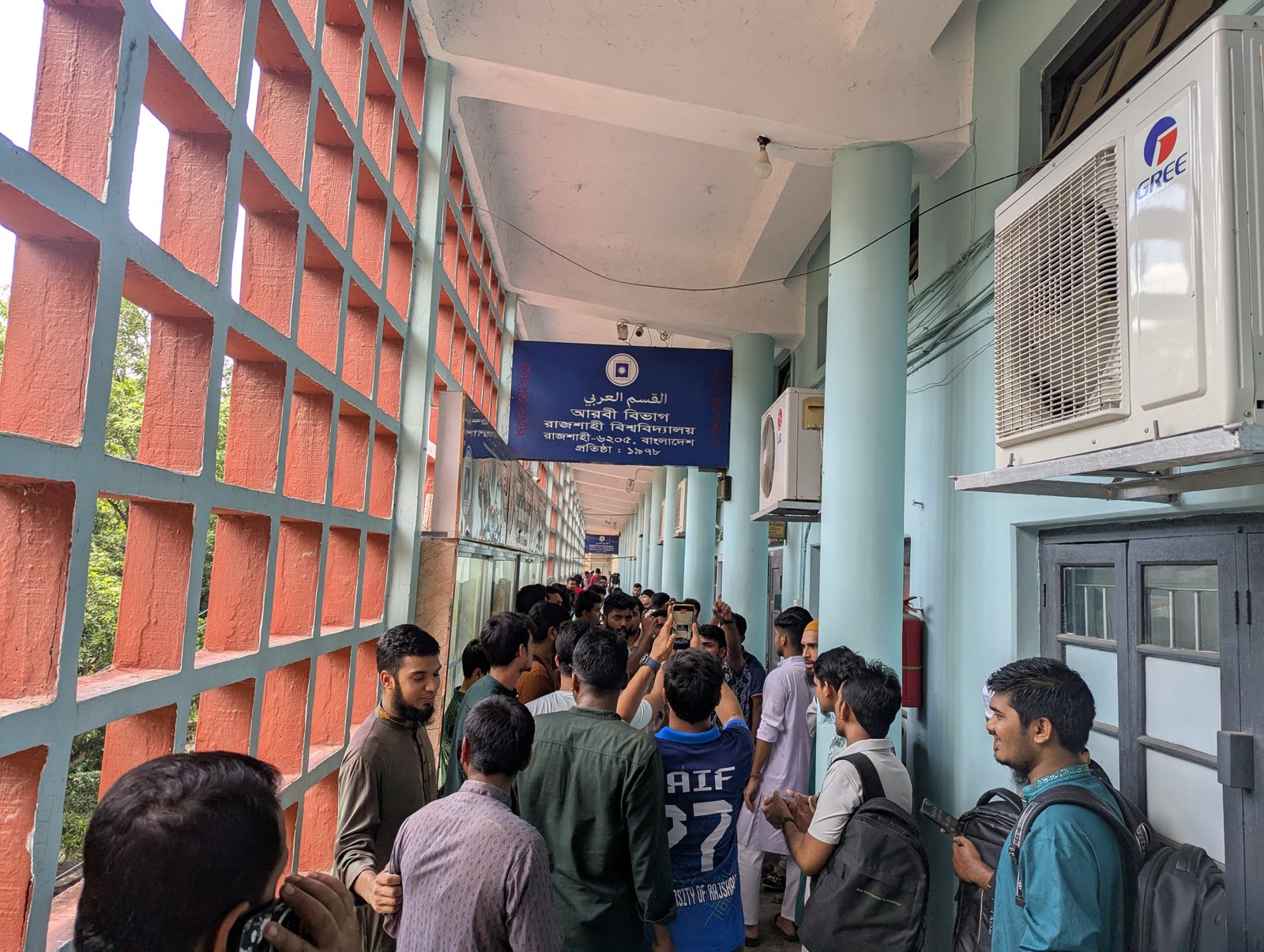 ফলাফল প্রকাশসহ ৪ দফা দাবিতে রাবির আরবী বিভাগে তালা!