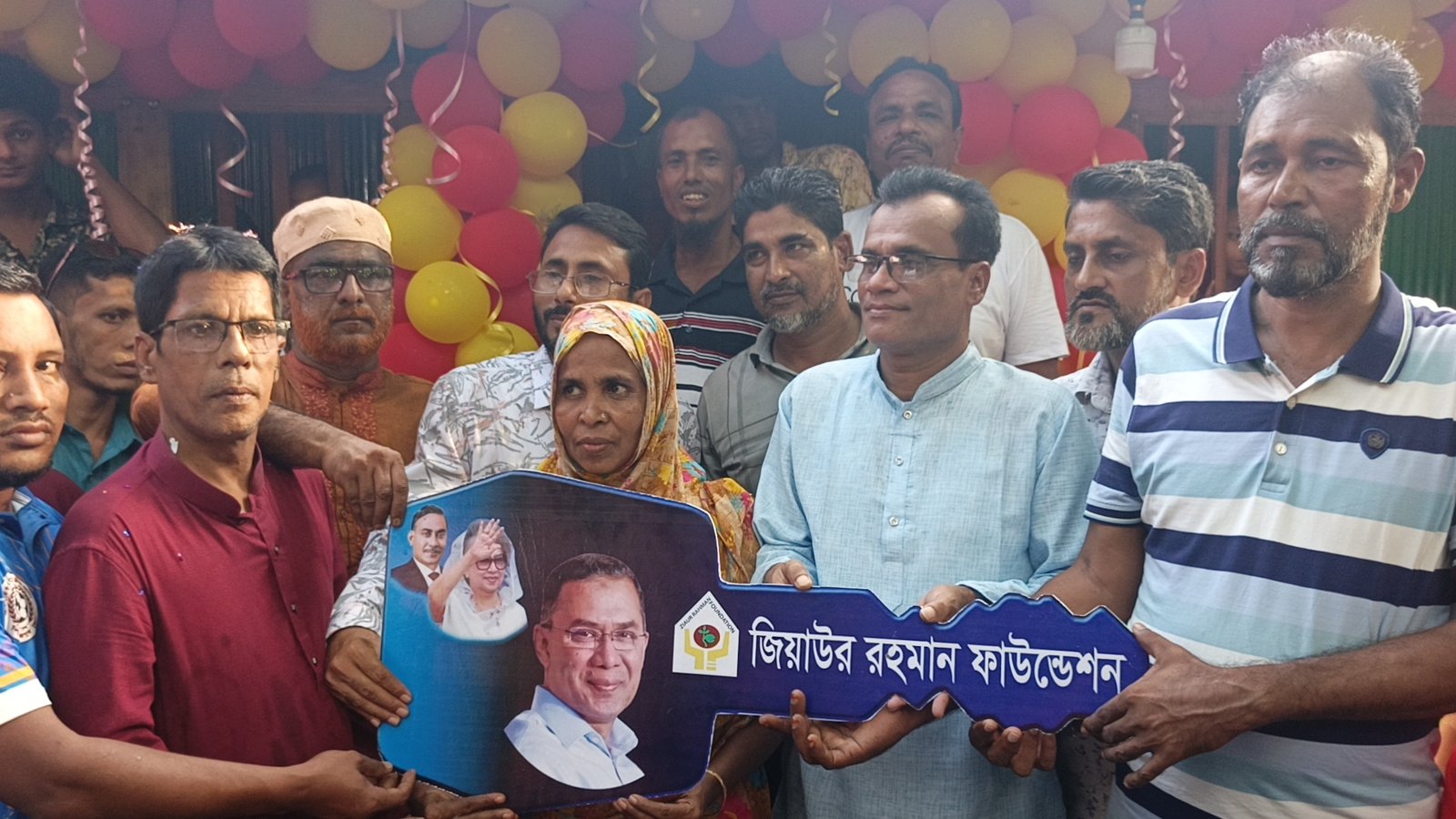 পিরোজপুরের জিয়া নগরে মাথা গোজার ঠাই পেলেন শাহীনুর বেগম!