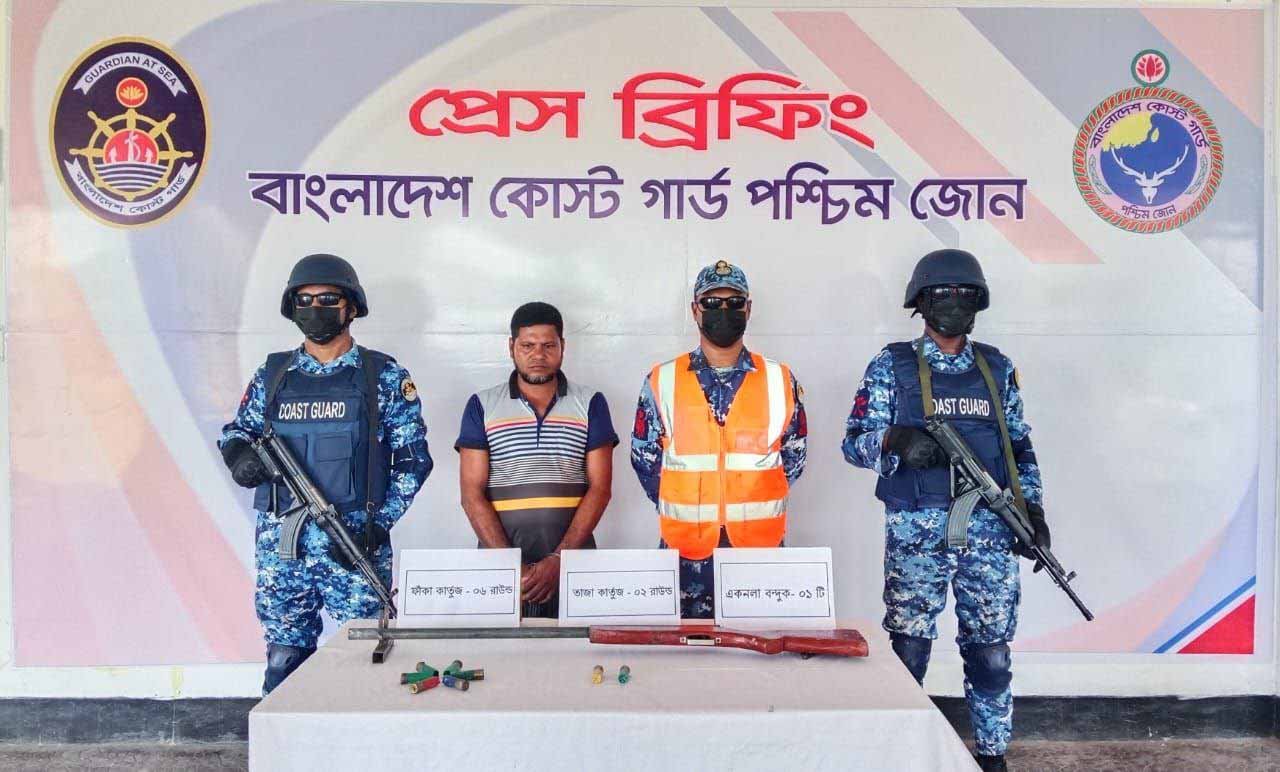 সুন্দরবনে অস্ত্র ও গোলাবারুদসহ করিম শরীফ বাহিনীর ১ সহযোগী আটক!