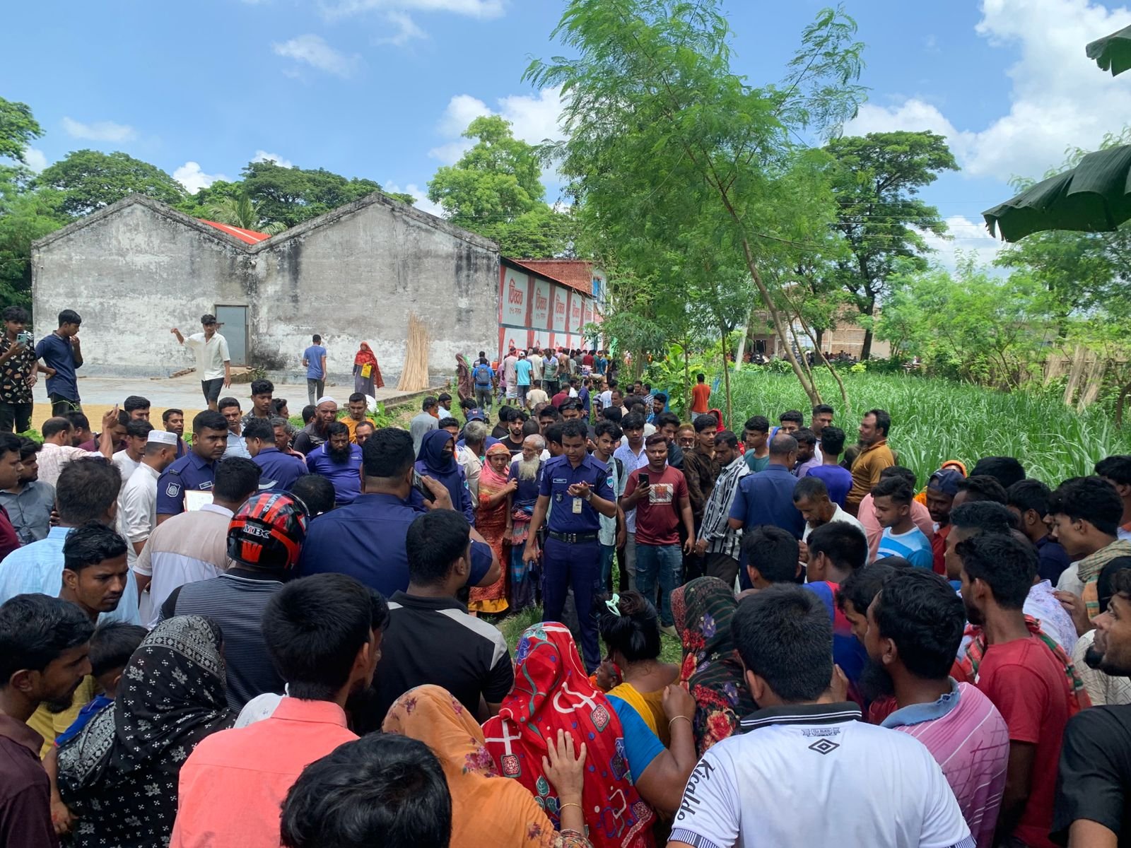 চুয়াডাঙ্গায় দেড় কাঠা জমি নিয়ে বিরোধ নিয়ে পারিবারিক দ্বন্দ্ব, প্রতিপক্ষের হামলায় পিতা-পুত্র খুন