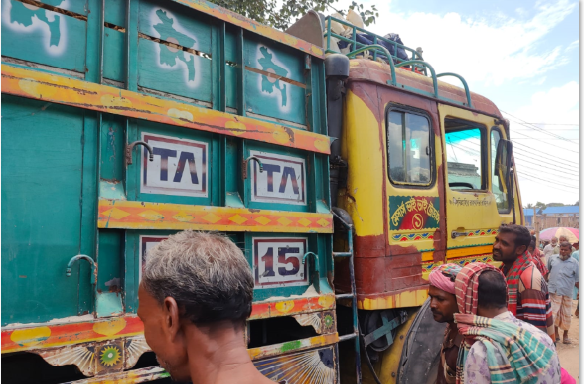 ট্রাকের চাকায় পিষ্ট হয়ে বাইসাইকেল ব্যবসায়ীর মৃত্যু!